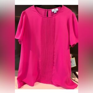 NWT CeCe Pintucked Front Crewneck Short Sleeve Top.